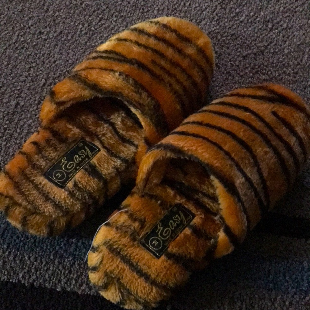 tiger slippers